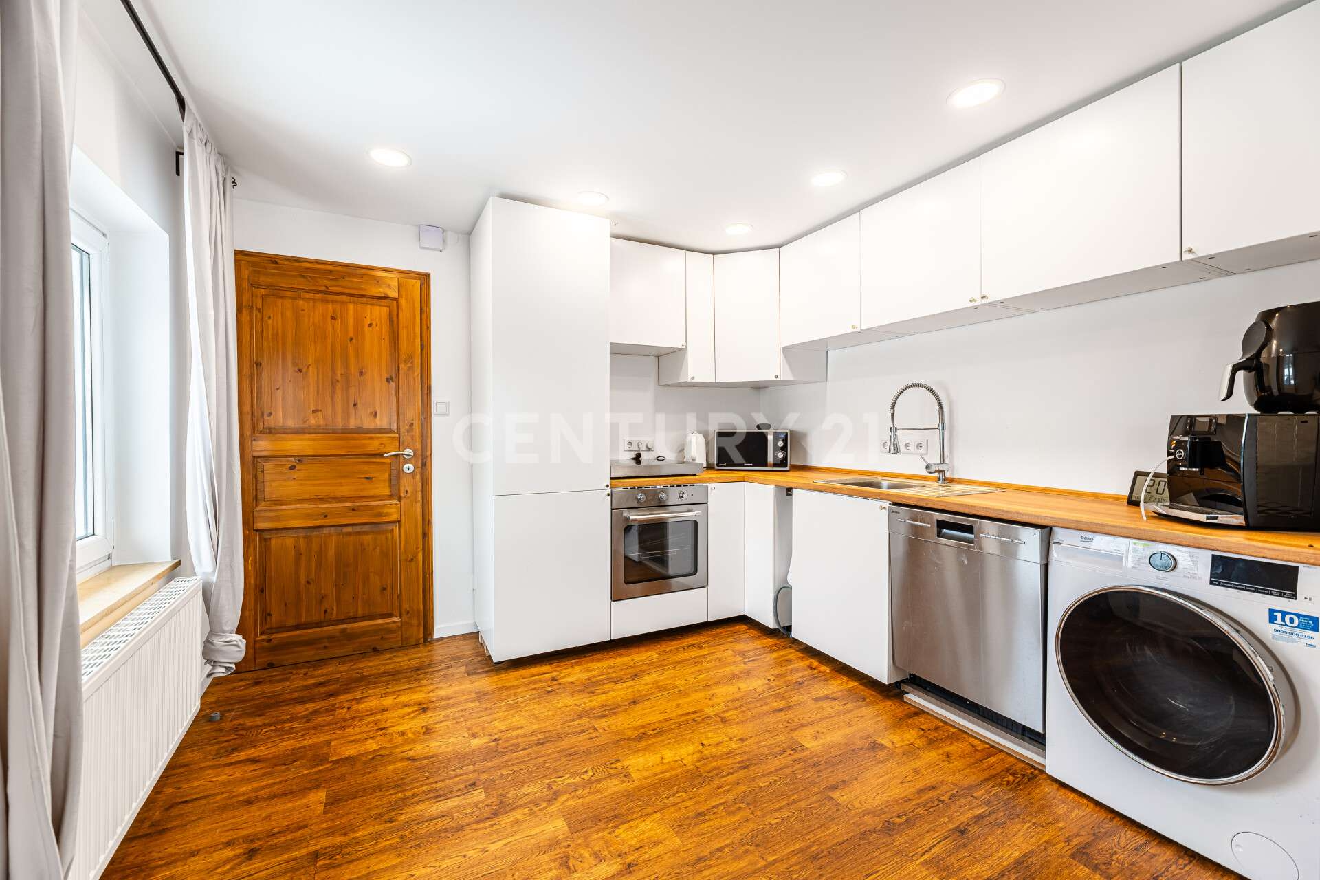 Immobilie in Leinburg - Großzügiges Wohnhaus mit Einliegerwohnung, Scheune und Ausbaupotenzial - Bild 1