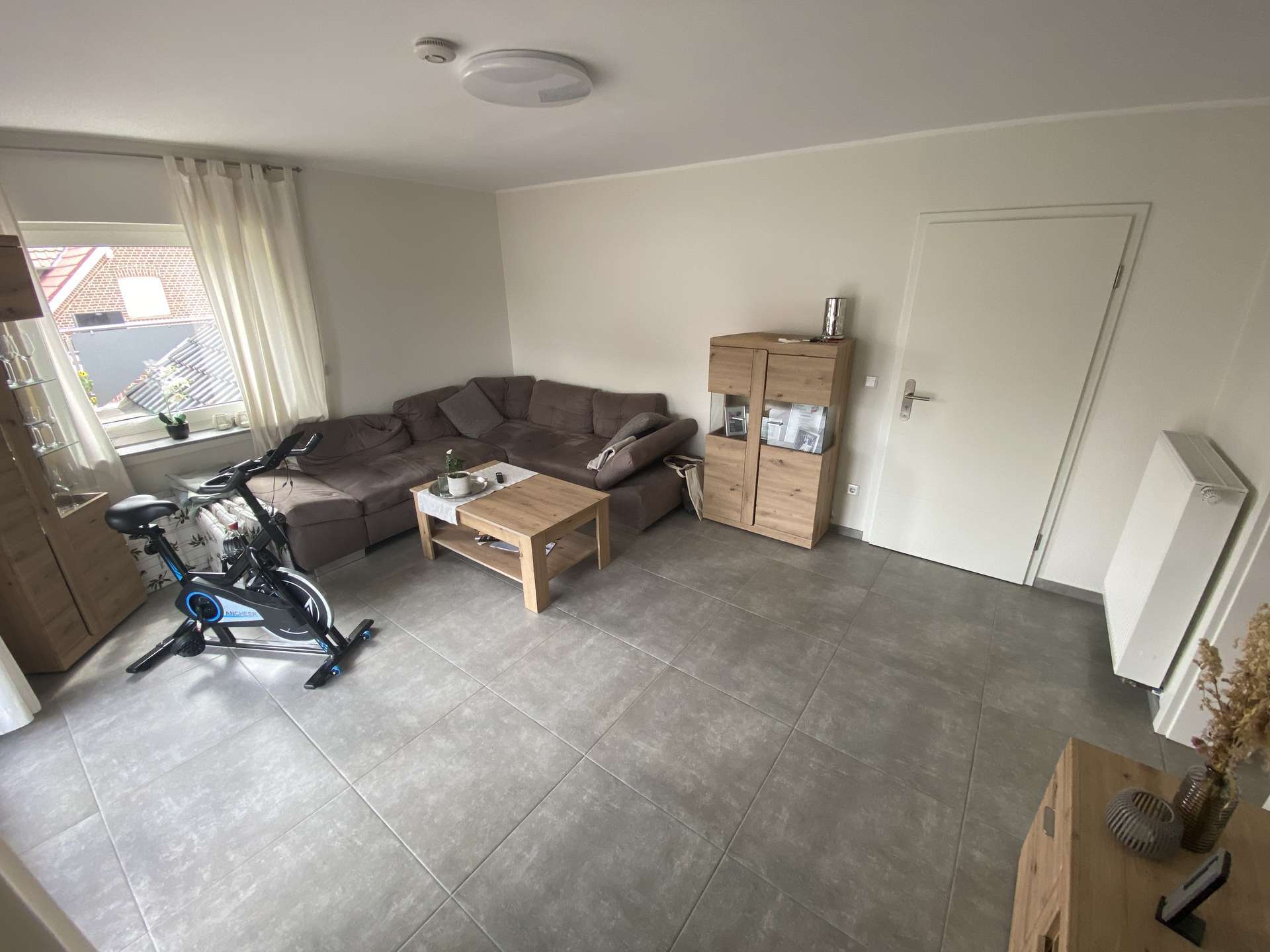 Immobilie in Südlohn - Attraktive Dachgeschosswohnung mit großer Terrasse und zwei PKW-Stellplätzen in ruhiger Wohnlage! - Bild 1