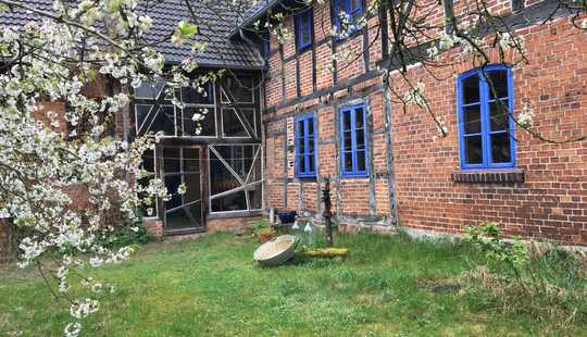 Bild von Wohnen im Fachwerkhaus. 3 Wohneinheiten. Attraktiver Teilausbau. Großer Obstgarten. Ruhige Ortslage.