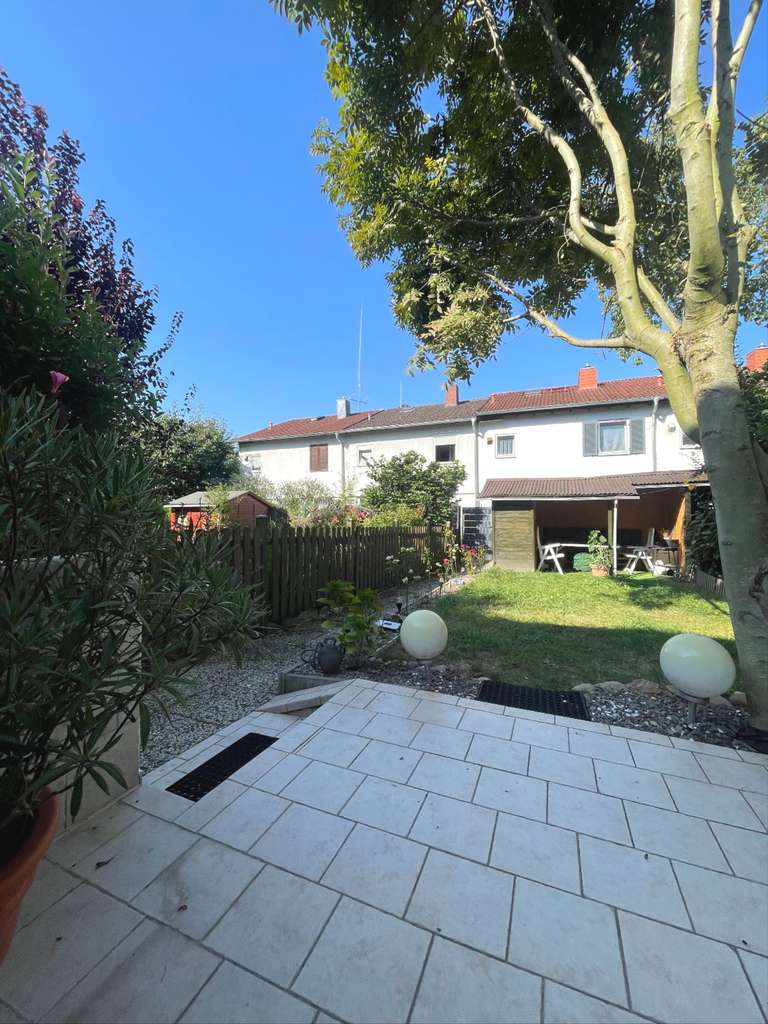 Ihr neues Zuhause in Weinheim: Gepflegtes Reihenhaus mit viel Raum zum Leben und Wohlfühlen