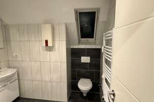 Charmante 2-Zimmer Dachgeschosswohnung. Mit Einbauküche, Balkon und Blick ins Grüne! – Schonnebeckhöfe 134-136, 45309 Schonnebeck, Essen – Vorschaubild 5
