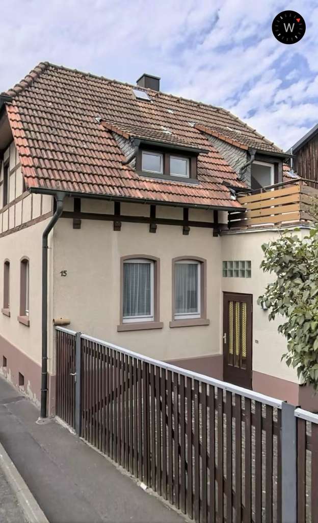 Immobilie in Kist - Charmantes Einfamilienhaus mit Balkon, Innenhof und geräumiger Scheune - Bild 2