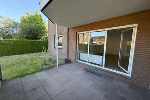 Provisionsfrei! Renoviert! 4-Zimmer-Wohnung mit Garten und Stellplatz!