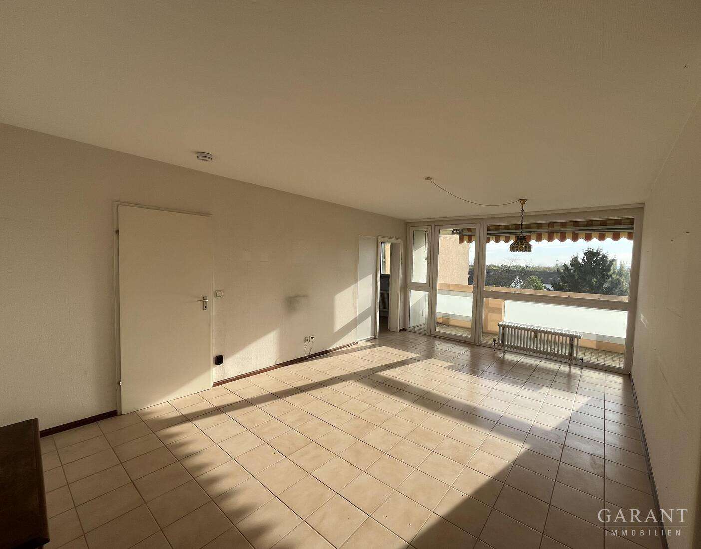 ***Wohnen mit Aussicht - 3 Zimmer - Balkon - TG - Aufzug***, Frankfurt am Main – Bild 4