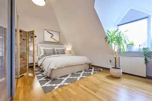 Lichtdurchflutete, charmante Dachgeschosswohnung mit Südbalkon in bester Lage! – München – Vorschaubild 12