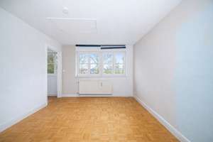 Gemütlich, hell und kunstvoll – 2,5-Zimmer-Wohnung mit 120 m² Gartenparadies – Die vollständige Adresse der Immobilie erhältst du vom Anbieter., 81249 Altaubing, München – Vorschaubild 9