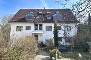 Freie 3-Zi.-EG-Whg. mit Blick ins Grüne, Balkon, EBK, Parkett, Bj. ca. 1996, TG-Stellplatz