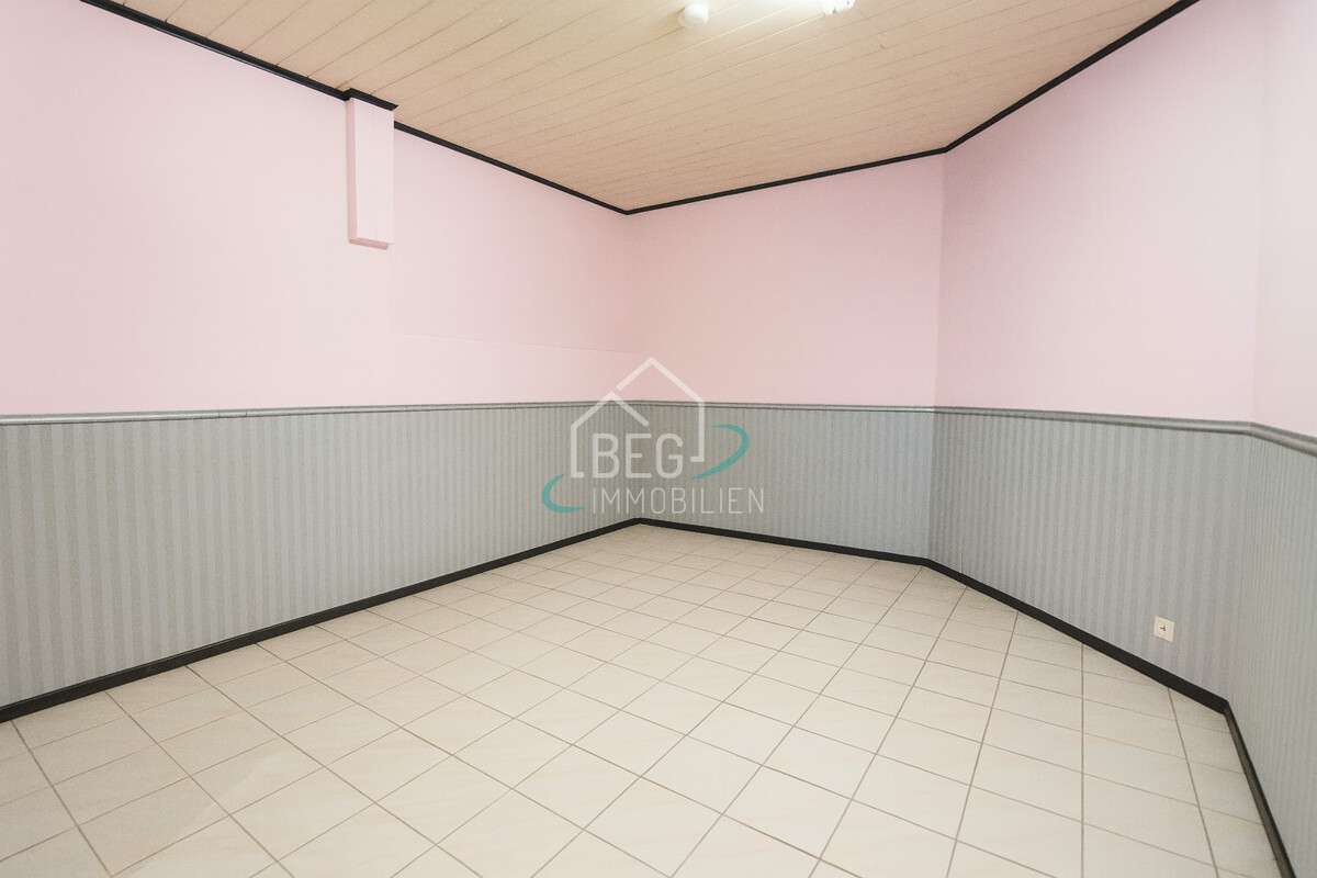 Immobilie in Michelfeld - Zwei Häuser, Gewerbe, Garagen & Freiflächen – vielseitiges Anwesen mit Potenzial - Bild 0