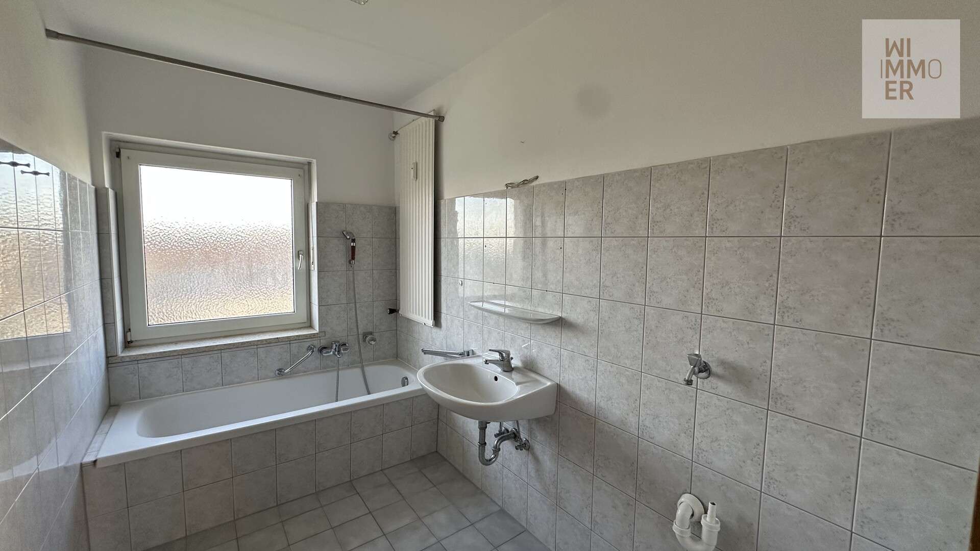 Immobilie in Burgkirchen an der Alz - Geräumige 4-Zimmer-Wohnung in Burgkirchen sucht neuen Eigentümer! - Bild 0