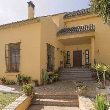 HERRLICHE VILLA MIT 2 UNABHÄNGIGEN WOHNUNGEN