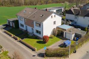 Viel Raum für Familie & Ideen - Charmantes Haus mit Garten in Bonn-Niederholtorf