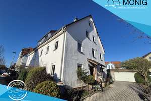Charmante Doppelhaushälfte mit 8 Zimmern, Garten und Doppelgarage im Herzen Holzgerlingens – Tübingerstr. 79/1, 71088 Holzgerlingen – Vorschaubild 1
