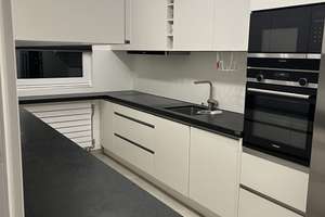 Möbliertes modernes 6,5-Zimmer Haus mit hellem Wohnzimmer , tolle Terrasse und Einbauküche – 71229 Leonberg – Vorschaubild 12