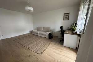 Hochwertig sanierte 2-Zimmer-Wohnung mit Balkon und Garage