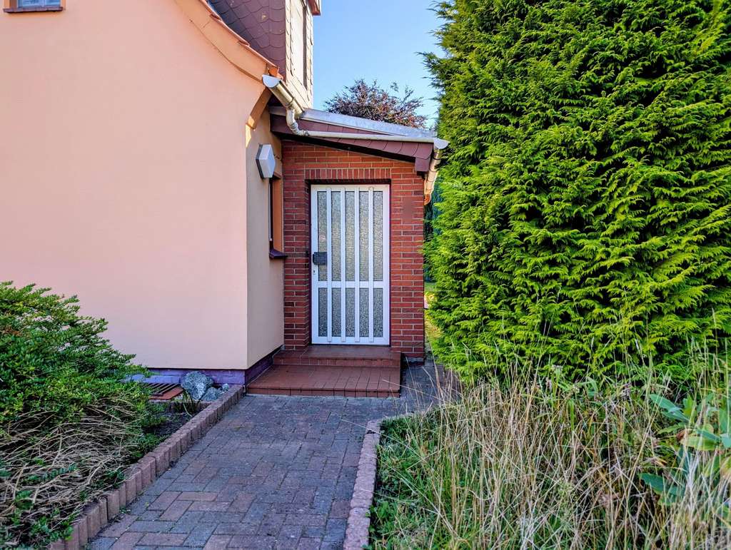 Immobilie in Hemmoor - Einfamilienhaus trifft Hobbyschrauber-Garage - Bild 3