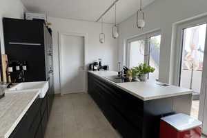 Lichtdurchflutete 3-Zimmer-DG-Wohnung mit großer Dachterrasse, Aufzug und hochwertiger Einbauküche – Nelkenstraße 24, 42283 Wuppertal – Vorschaubild 4