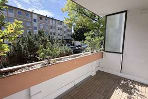 NEU am Markt: 3 ZKB-Wohnung mit Balkon im Hochparterre und TG-Stellplatz ab sofort frei – 81673 Josephsburg, München – Vorschaubild 2