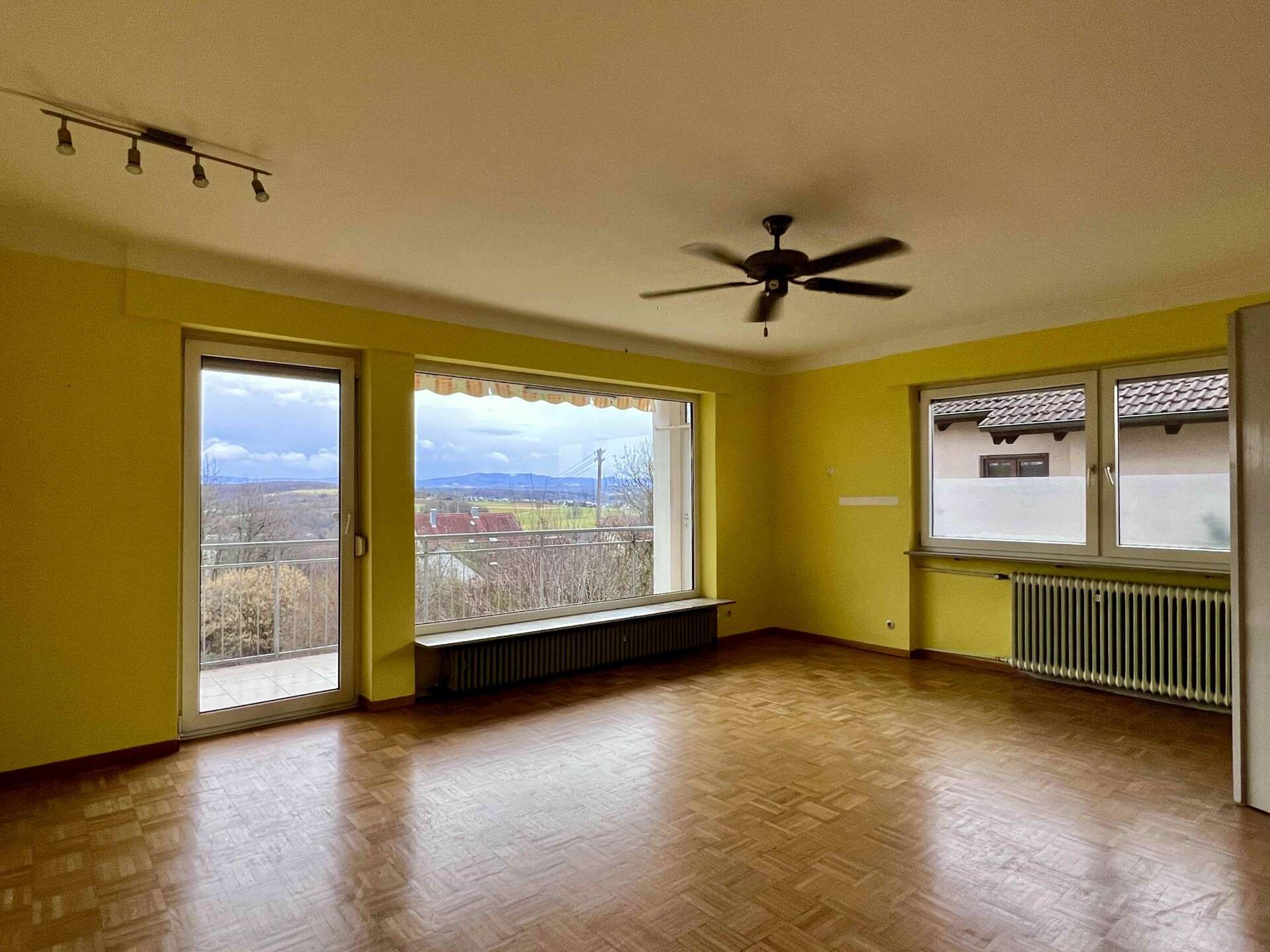 Immobilie in Reichenbach an der Fils - Reichenbach/Fils: 2FH + ELW in herrlicher Aussichtslage. Siegenberg. Großes Grundstück. 2 Garagen. - Bild 0