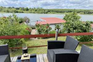 Gepflegtes Wassergrundstück mit zwei Ferienhäuser auf Eigentumsland, Strand, Steg und Outdoorküche – Müritz (Kreis) – Vorschaubild 8