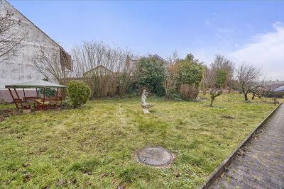 Doppelhaushälfte - schöner Garten - separates Baugrundstück jetzt oder später bebaubar!