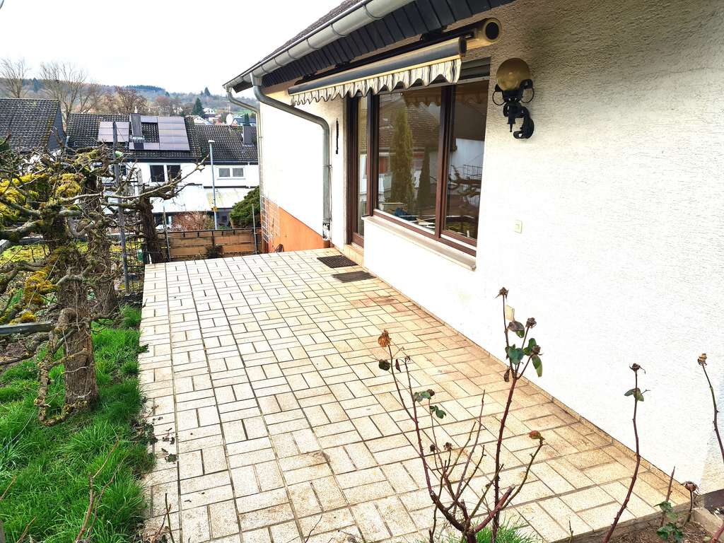 Immobilie in Remchingen - FREISTEHENDES FAMILIENHAUS IN SACKGASSENLAGE MIT 4 SCHLAFZIMMERN, 2 BÄDERN UND GARAGE - Bild 2