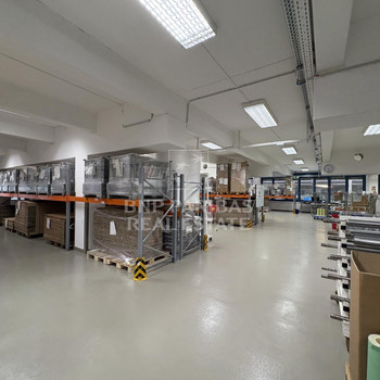 Produktionsfläche mit Druckluft, Klimatisierung und Bodenbeschichtung