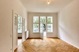 HOCHWERTIG SANIERTER, ELEGANTER STUCKALTBAU MIT GROSSER TERRASSE ZUM RUHIGEN INNENHOF – Trautenaustrasse 8, 10717 Wilmersdorf, Berlin – Vorschaubild 3