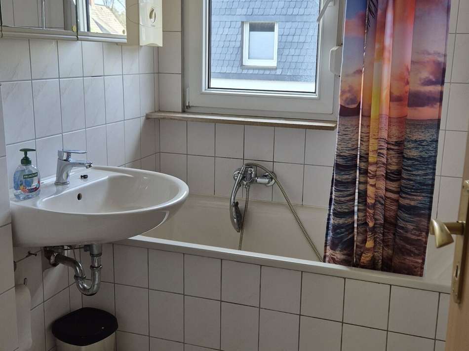 OG Bad mit Dusch-Wanne