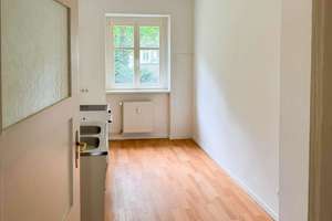 Klassischer Wohncharme in Karlshorst – 2 Zimmer mit sonnigem Westbalkon – 10318 Karlshorst, Berlin – Vorschaubild 4