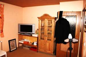 Großzügiges 3‑Familienhaus mit Doppelgarage, Photovoltaikanlage und weitläufigem Garten – Die vollständige Adresse der Immobilie erhältst du vom Anbieter., 90587 Veitsbronn – Vorschaubild 7