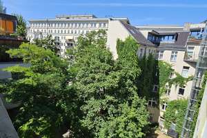 Altbauwohnung in Friedrichshain: 2 Zimmer mit tollem Ausblick (Befristet)