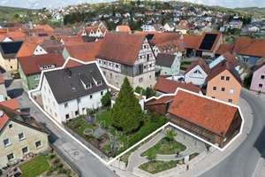 Ihr neues Zuhause für Familie, Hobby und Gewerbe – Die vollständige Adresse der Immobilie erhältst du vom Anbieter., 97285 Röttingen – Vorschaubild 1