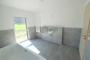 Familienidylle trifft Zukunft – KfW-40 Haus mit PV-Anlage & Einliegerwohnung in naturnaher Lage – Amberg-Sulzbach (Kreis) – Vorschaubild 36