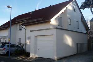Gepflegte 6-Zimmer-Doppelhaushälfte mit EBK in Gärtringen, Gärtringen – Die vollständige Adresse der Immobilie erhältst du vom Anbieter., 71116 Gärtringen – Vorschaubild 2