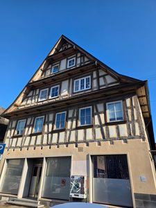 TOP-Mehrfamilienhaus: 8 Wohnungen - Dachausbau möglich ca. 8-10% Rendite
