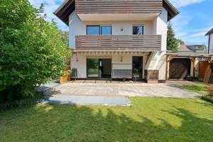 Großzügiges Zweifamilienhaus mit Südgarten und großer Terrasse