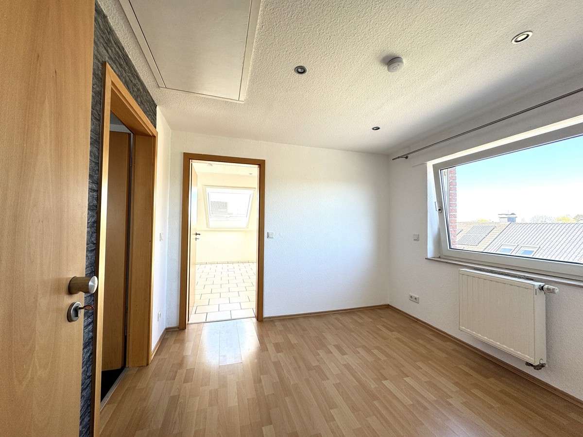 Immobilie in Drensteinfurt - Helle 2-Zimmer-Wohnung im Dachgeschoss eines gepflegten Dreifamilienhauses! - Bild 1