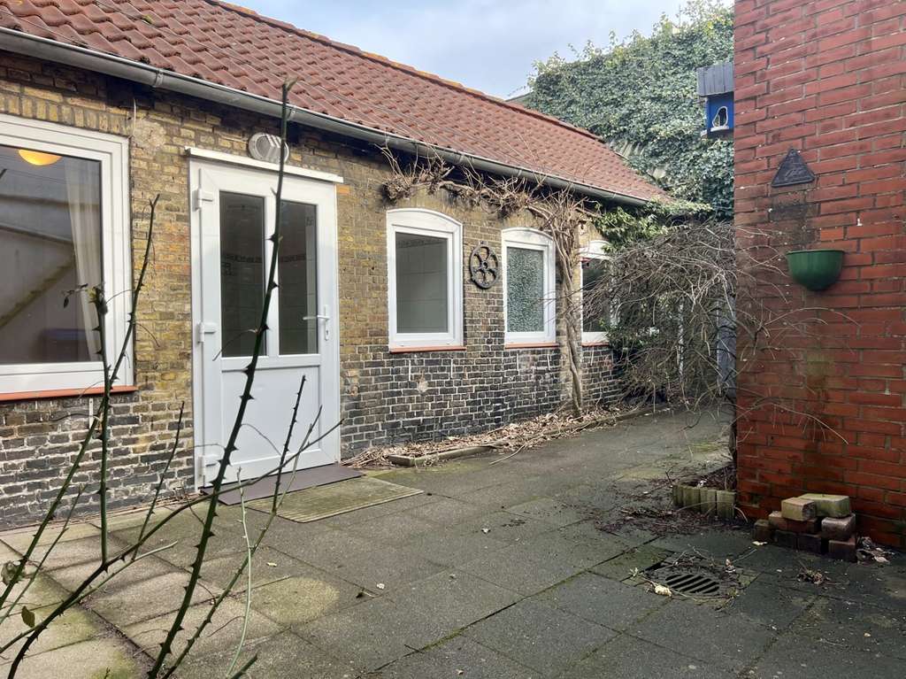 Immobilie in Heide - Historisches Wohnhaus mit separatem Zugang und Gestaltungsspielraum für individuelle Wohnkonzepte - Bild 1