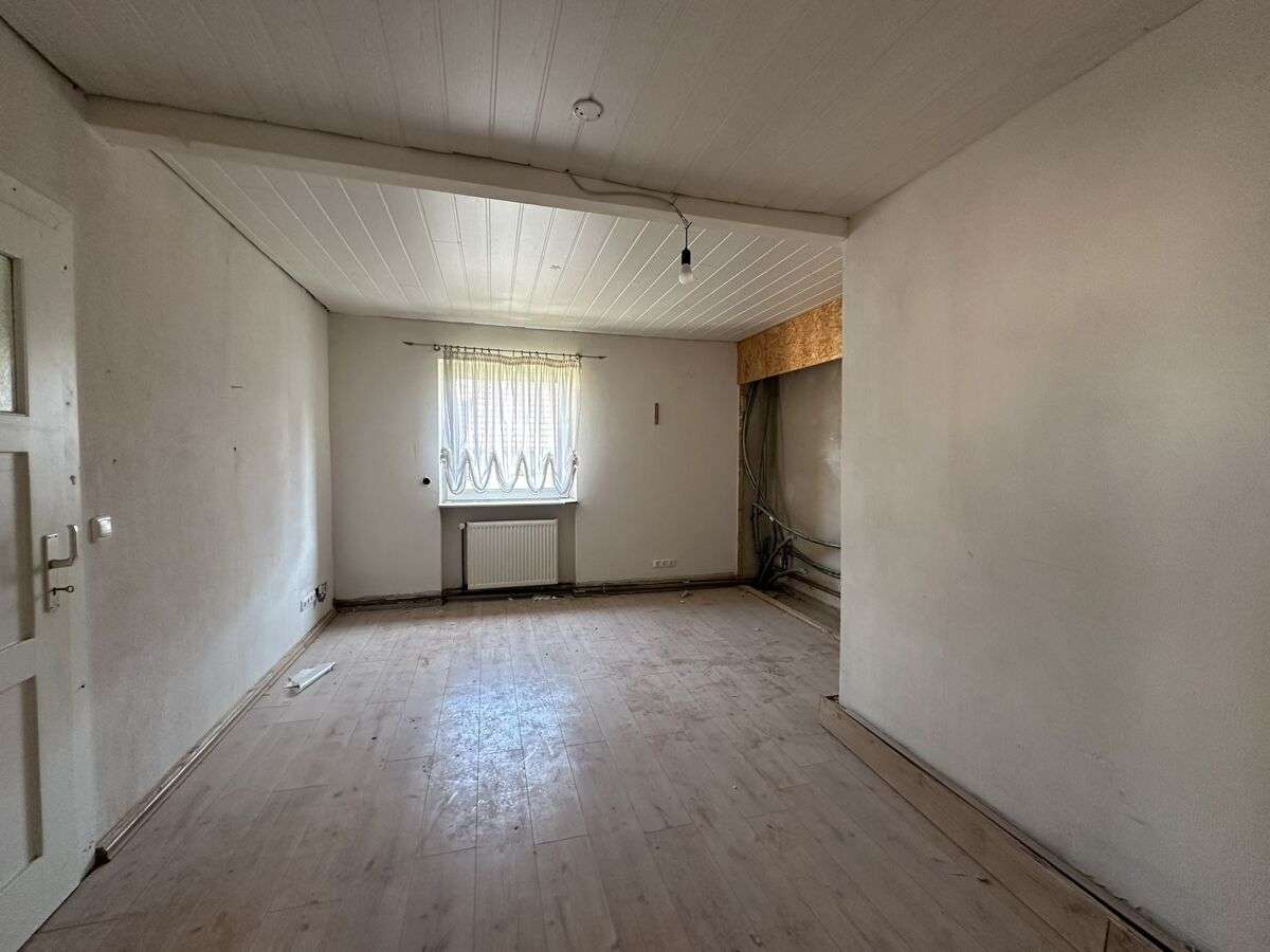 Immobilie in Großostheim - Charmantes renovierungsbedürftiges Einfamilienhaus mit großem Grundstück und vielseitiger Scheune - Bild 0