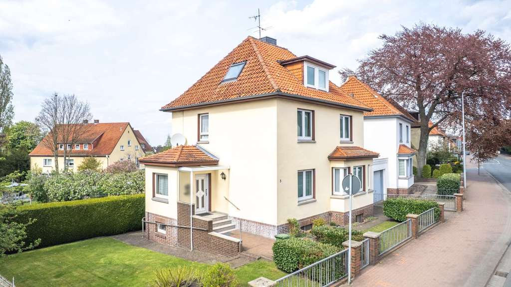 Immobilie in Obernkirchen - Großzügiges Einfamilienhaus mit idyllischem Garten und vielseitigem Raumangebot - Bild 0