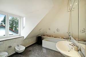 Großzügige Maisonette mit Terrasse, Balkon und Kamin in ruhiger Wohnlage von Untermenzing – Die vollständige Adresse der Immobilie erhältst du vom Anbieter., 80997 Allach, München – Vorschaubild 14