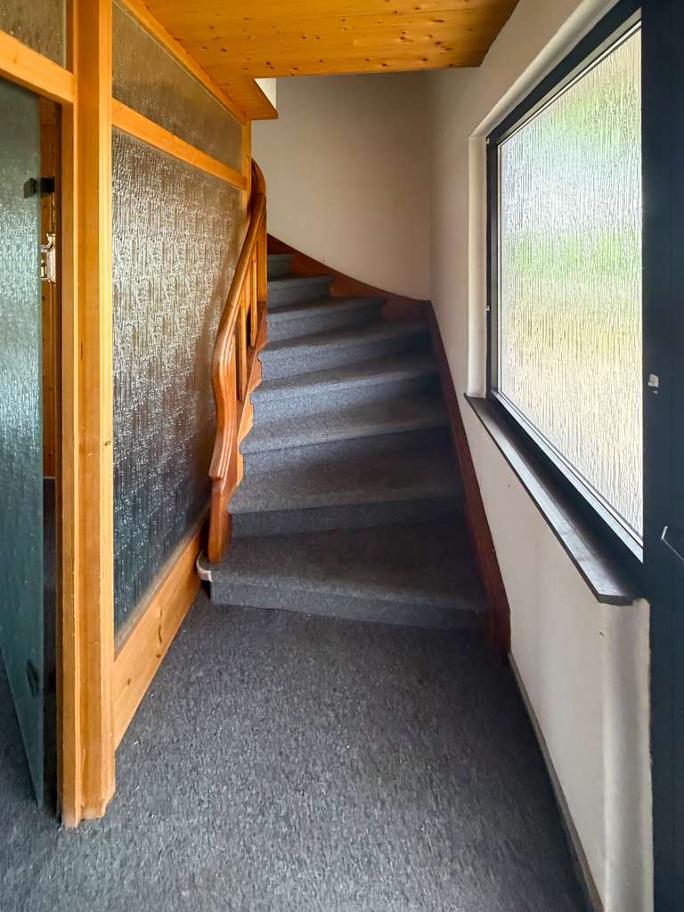 Immobilie in Wolfsburg - Modernisierungsbedürftiges Ein- bis Zweifamilienhaus mit Doppelgarage in Reislingen - Bild 1