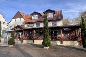 Geschäftsgebäude als Kapitalanlage mit Gastronomie - Immobilie in bester Lage – Die vollständige Adresse der Immobilie erhältst du vom Anbieter., 31162 Bad Salzdetfurth – Vorschaubild 1
