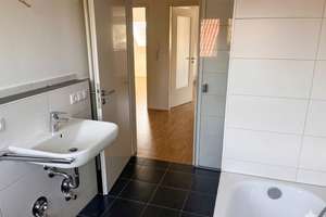 Exklusive drei Zimmer Dachgeschosswohnung mit Balkon – Wachtelweg 29, 81827 Waldtrudering, München – Vorschaubild 5