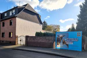 **Mehrfamilienhaus mit Baugrundstück** – Die vollständige Adresse der Immobilie erhältst du vom Anbieter., 50354 Hürth – Vorschaubild 1
