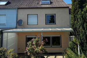 Reihenhaus mit lichtdurchfluteter Glasterrasse – Die vollständige Adresse der Immobilie erhältst du vom Anbieter., 82110 Germering – Vorschaubild 2