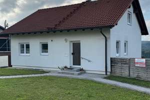 Viel Platz für die ganze Familie: Großes Einfamilienhaus  mit Garten und 3 Garagen – Die vollständige Adresse der Immobilie erhältst du vom Anbieter., 89584 Ehingen (Donau) – Vorschaubild 2