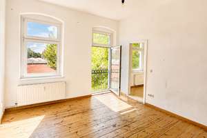Ruhige 2-Zimmer-Altbauwohnung mit Dielenboden und Blick ins Grüne