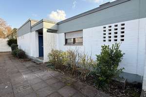 Denkmalgeschützter Flachdachbungalow mit Atrium und großem Garten in Karlsruhe-Rüppurr – Reinhold-Schneider-Str. 8, 76199 Rüppurr, Karlsruhe – Vorschaubild 2