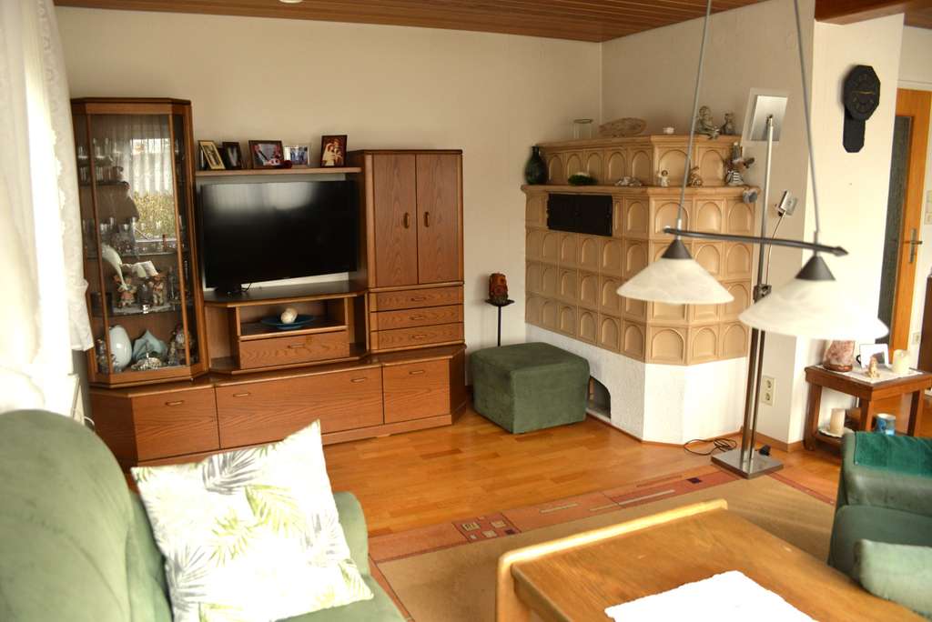 Immobilie in Eberstadt - 1-Fam.-Wohnhaus mit ELW und 3 Garagen in bevorzugter Wohnlage! - Bild 3